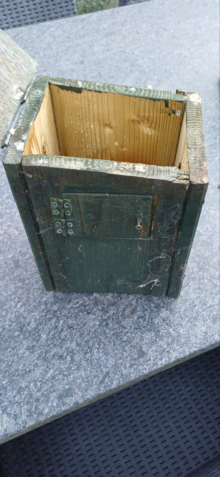 Gebruikt zelfgemaakt vogelhuisje - groen geverfd hout, Tuin en Terras, Ophalen of Verzenden, Gebruikt
