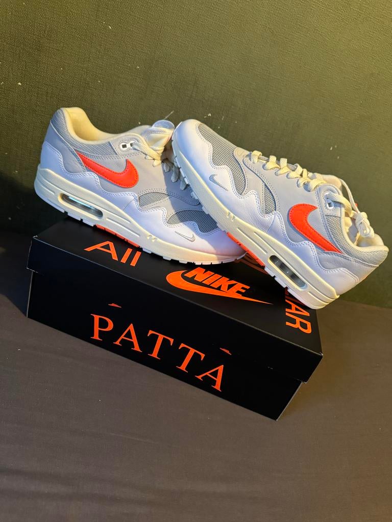 Patta Waves White Hyper Crimson (With Bracelet), Ophalen of Verzenden, Nieuw, Overige kleuren, Sneakers of Gympen
