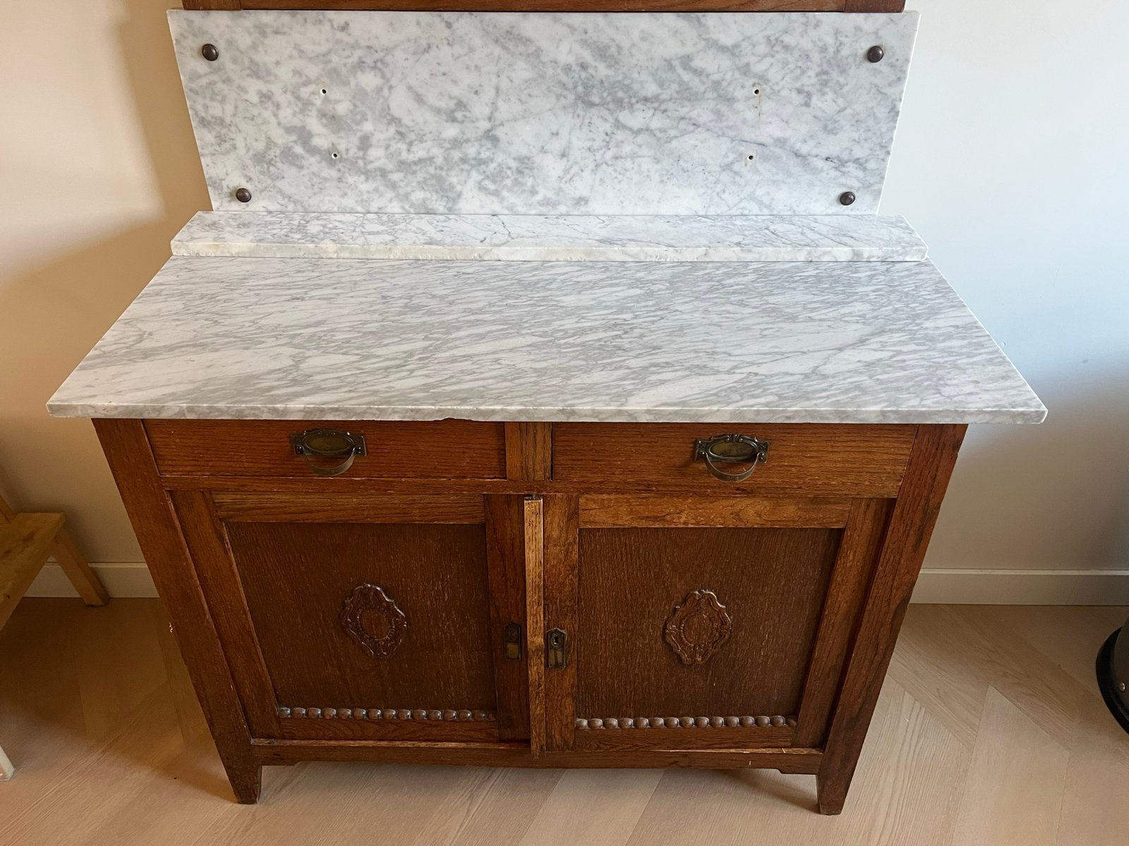 Antieke vintage kast met marmeren blad en spiegel, Ophalen