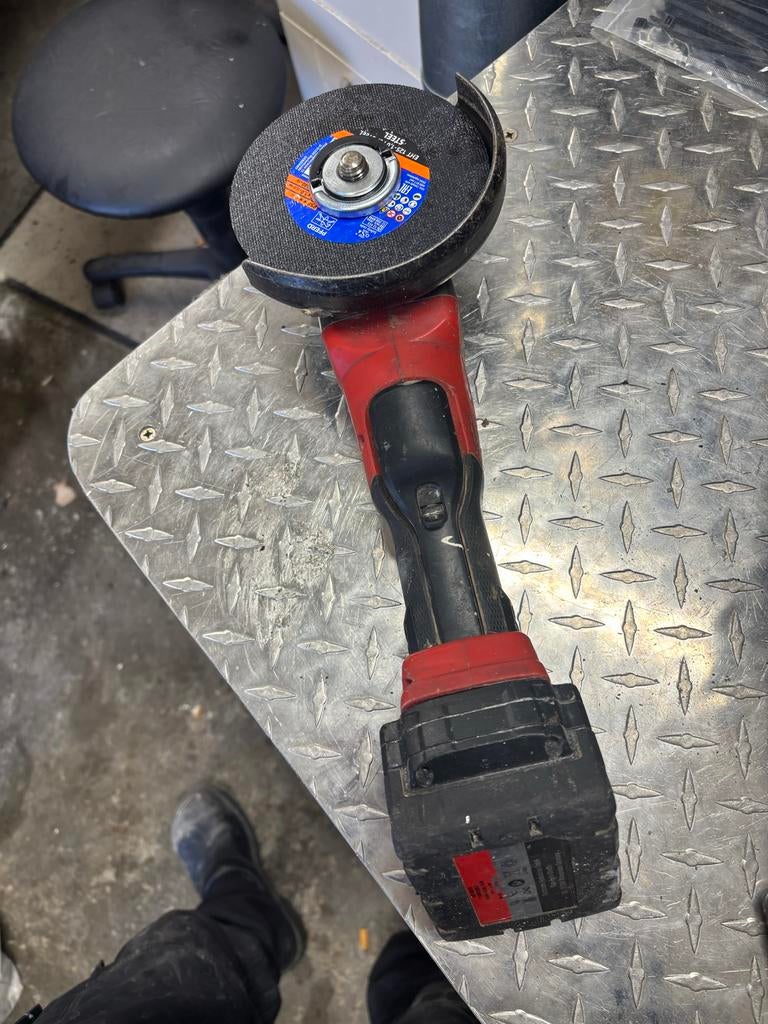 Milwaukee M18 CAG125XPD haakse slijper met accu's en lader, Doe-het-zelf en Verbouw, Gereedschap | Slijpmachines, Ophalen of Verzenden