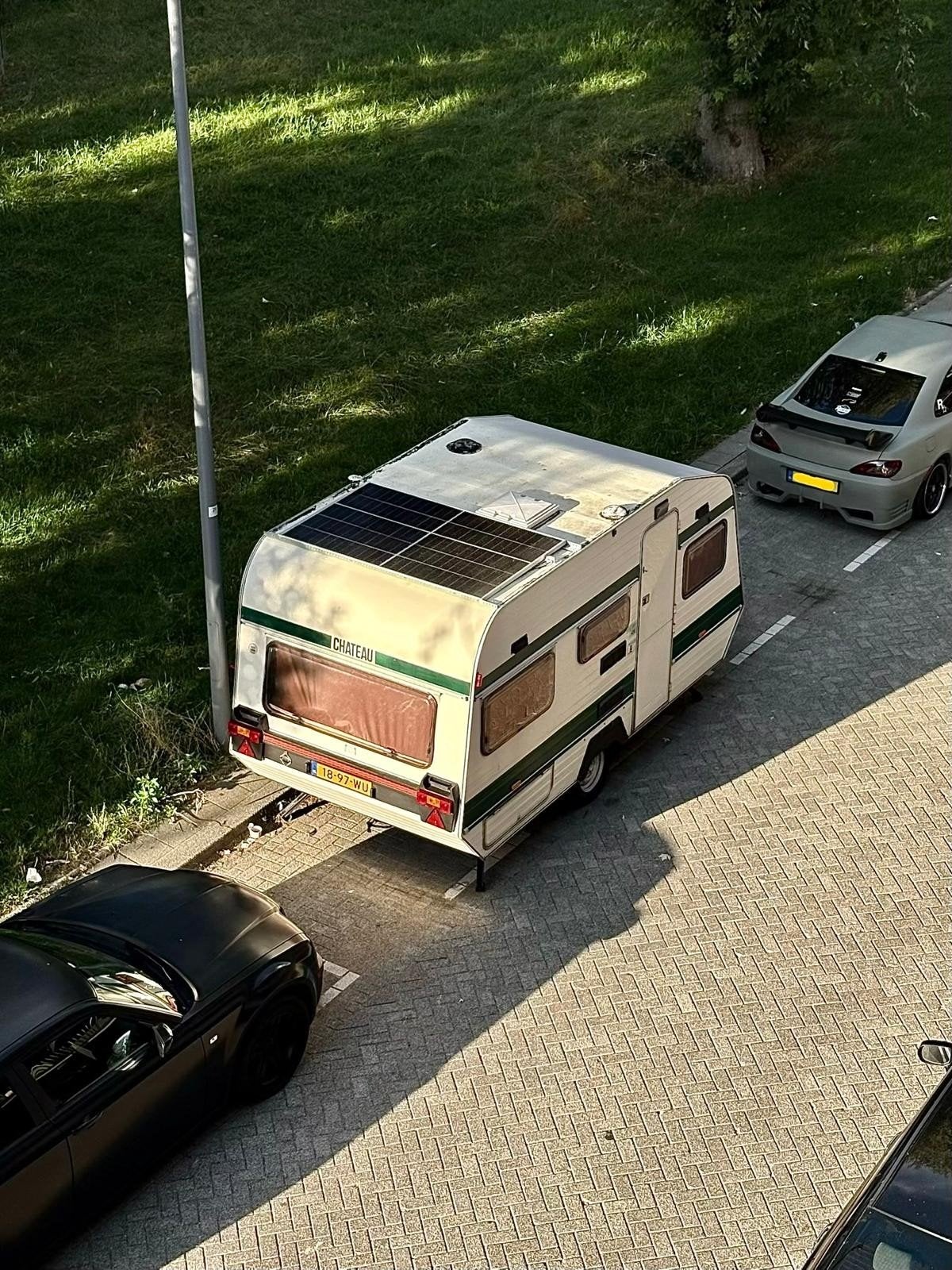 CHATEAU VICTORY 420 CARAVAN [OP ZONNEPANEEL], Caravans en Kamperen, Caravans, Treinzit, Particulier, 4 tot 5 meter, 500 - 750 kg