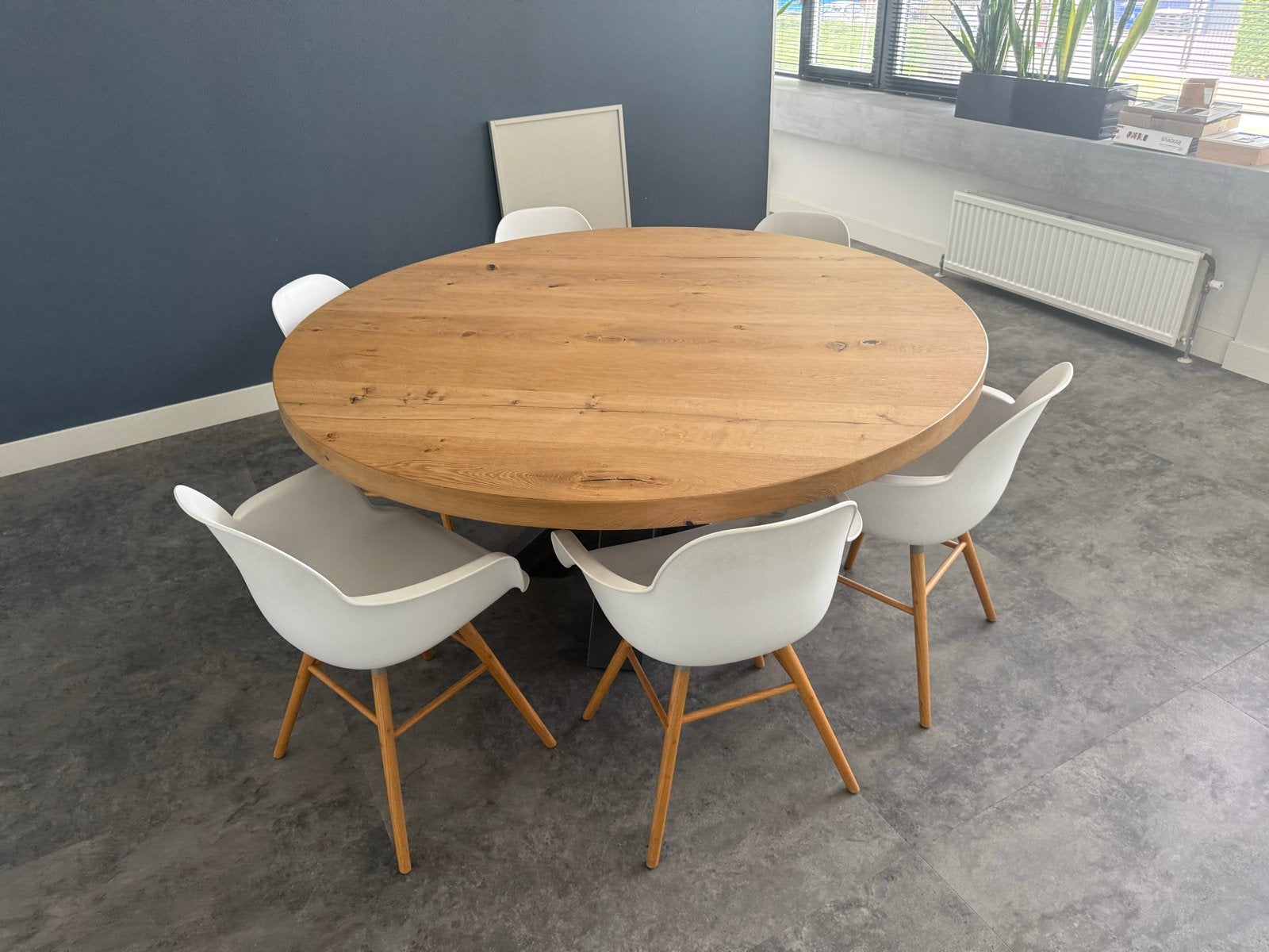 Massieve ronde eiken vergadertafel + 6 Zuiver designstoelen, Ophalen, Gebruikt, Scandinavisch, 4 tot 6 stoelen
