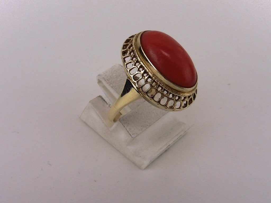 Gouden damesring met bloedkoraal                         G56, Sieraden, Tassen en Uiterlijk, Ringen, Gebruikt, ., Ophalen of Verzenden