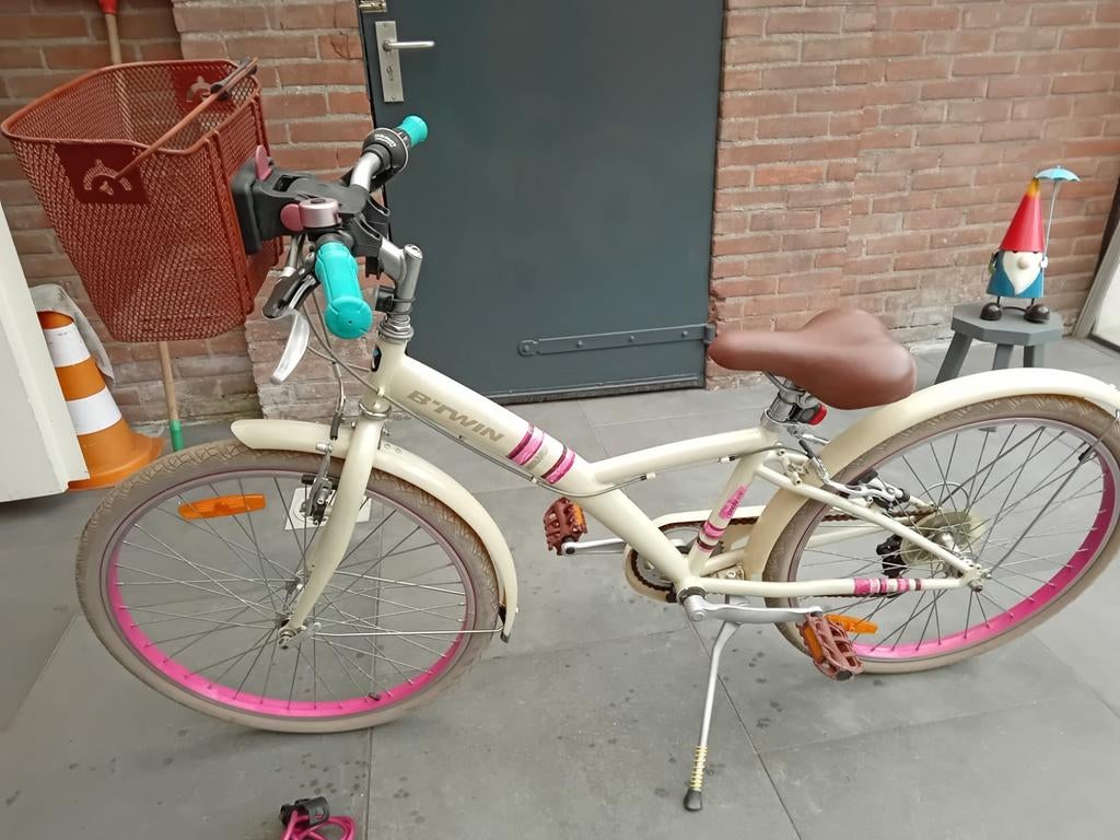 B-Twin 24 inch meisjesfiets 6 versnel met mand zeer nette, Ophalen, 24 inch, Versnellingen, Zo goed als nieuw