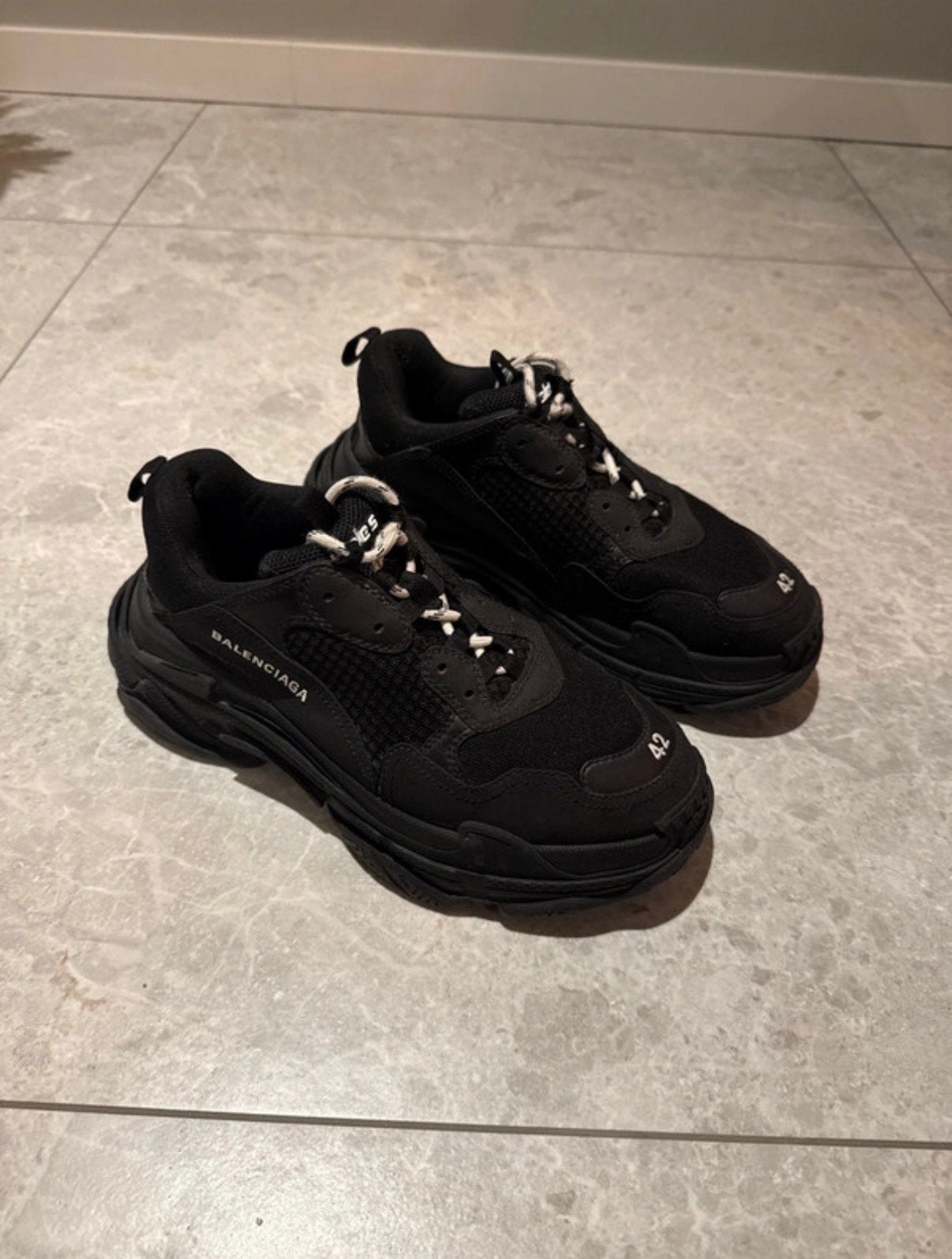 Balenciaga Triple S Sneakers Zwart Maat 42, Ophalen of Verzenden, Zo goed als nieuw, Zwart, Sneakers of Gympen