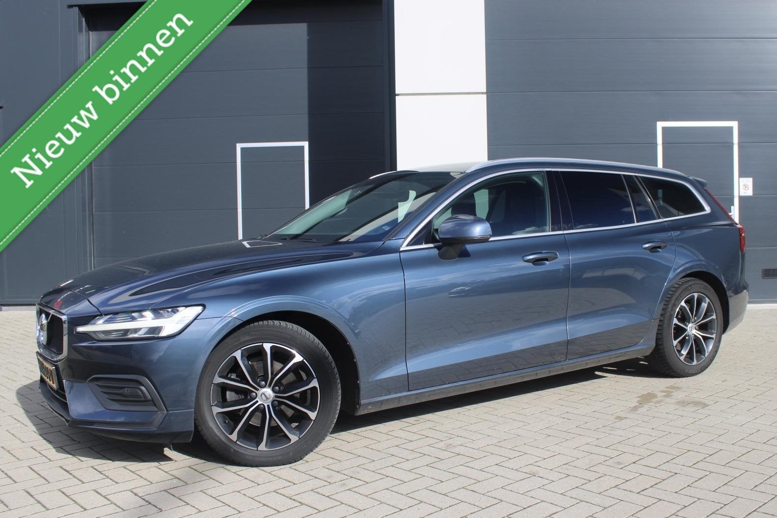 Volvo V60 2.0 D3 Momentum Navi|Camera|Cruise|Trekhaak|Vol!, Stof, Euro 6, 4 cilinders, Blauw