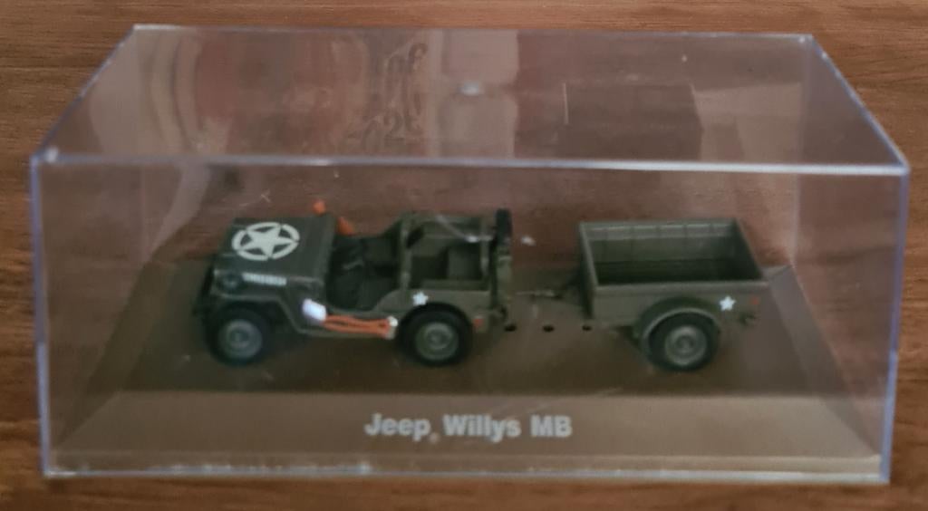 Willys jeep mb met aanhanger in showcase, Ophalen of Verzenden, Landmacht