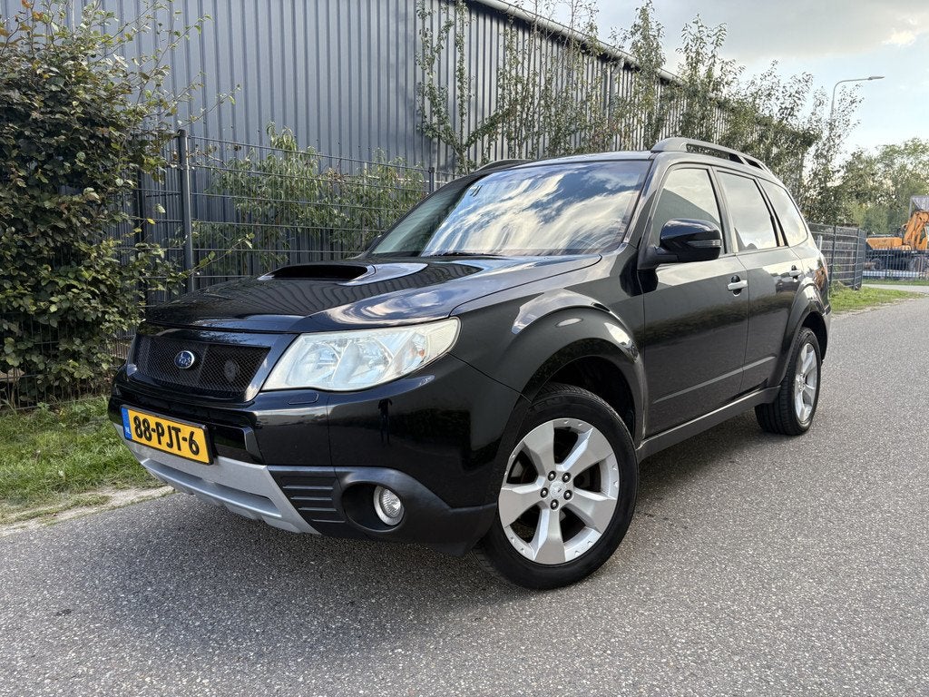 Subaru Forester 2.0 D XS Luxury / AWD / NAVI / AIRCO ECC / C, Auto's, Gebruikt, 4 cilinders, 2000 kg, Zwart