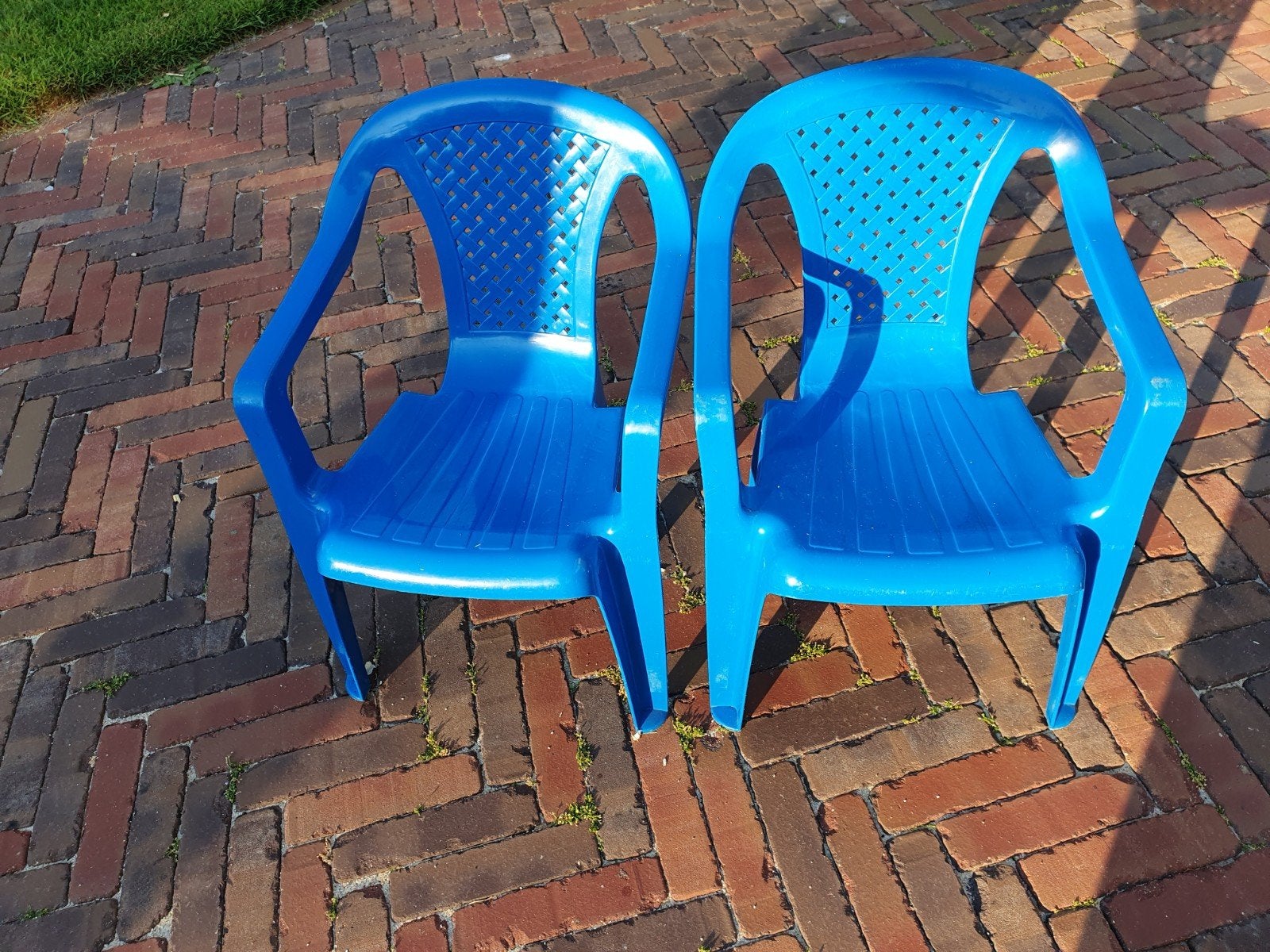 2 kinderstoeltjes, Tuin en Terras, Ophalen, Gebruikt, Kunststof, Stapelbaar