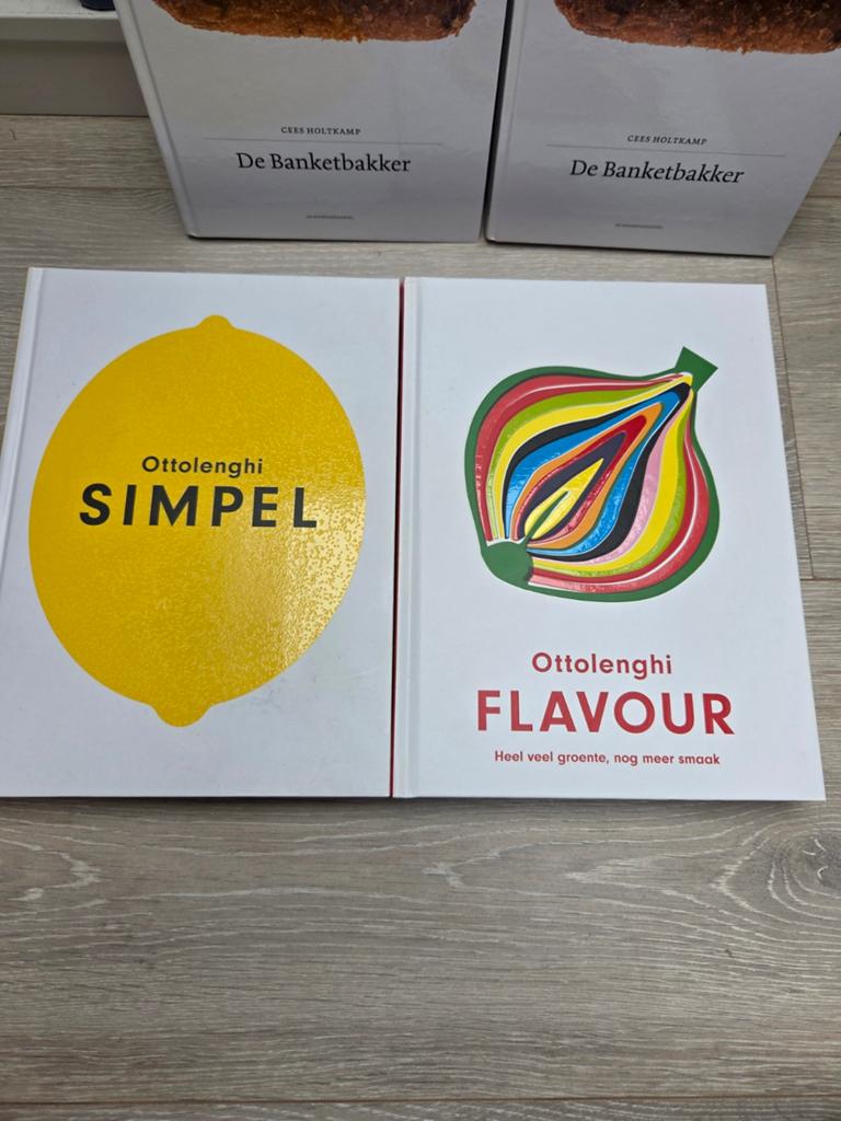 2x Ottolenghi - Flavour + Simpel, Boeken, Ophalen, Zo goed als nieuw