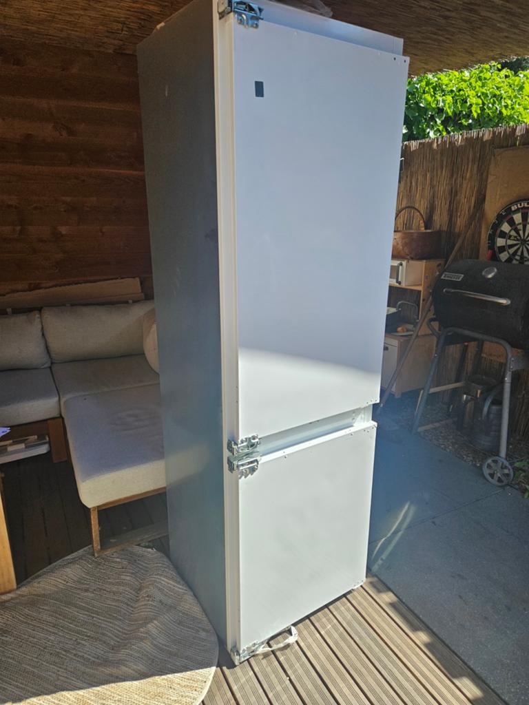 Defecte Bauknecht inbouw koel-vriescombinatie (5 jaar oud), Witgoed en Apparatuur, 200 liter of meer, Ophalen of Verzenden, Met aparte vriezer