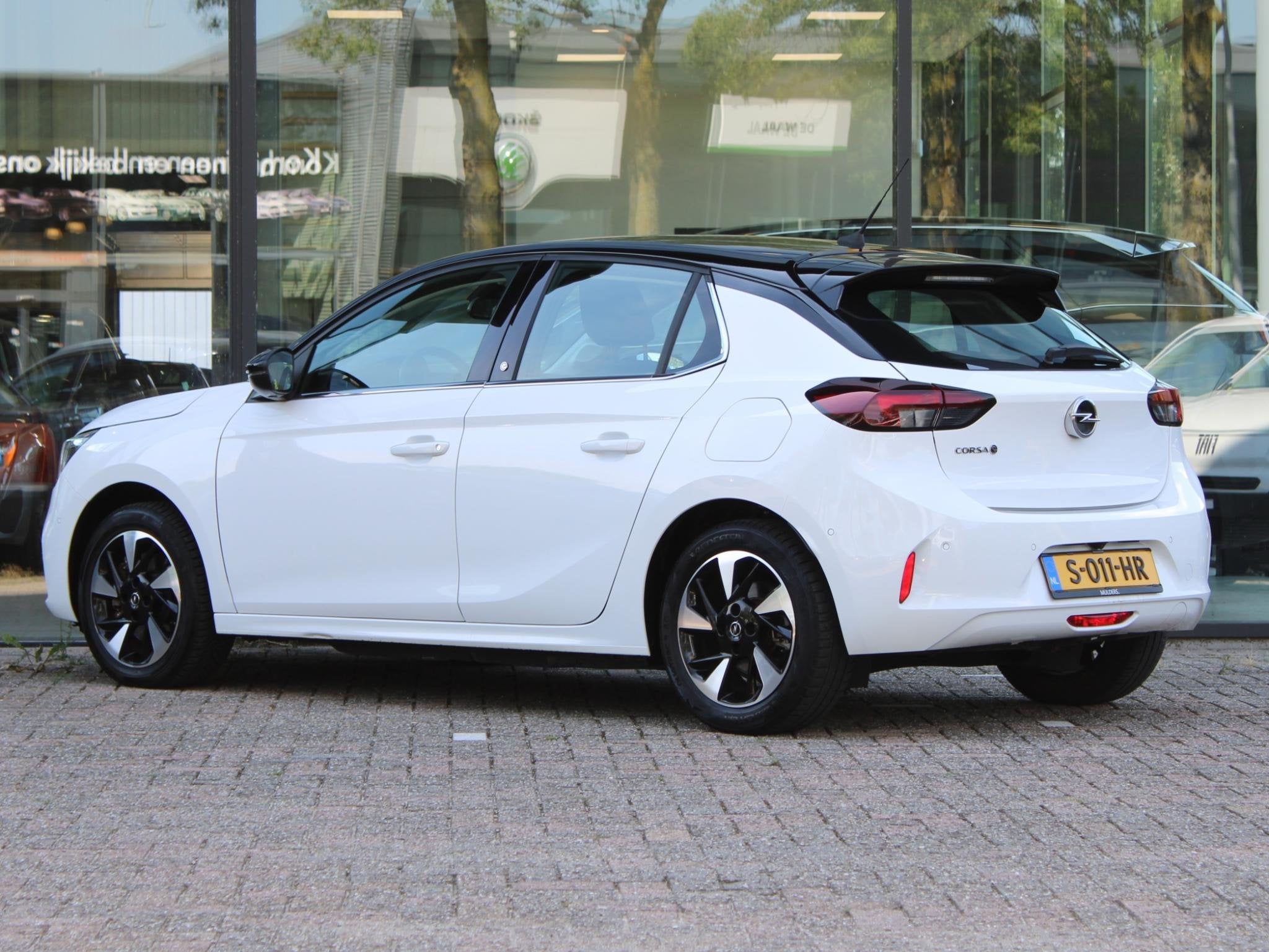 Opel Corsa Electric 50 kWh | Apple Carplay / Camera / Climat, Auto's, Opel, 12 maanden, Gebruikt, Zwart, Wit