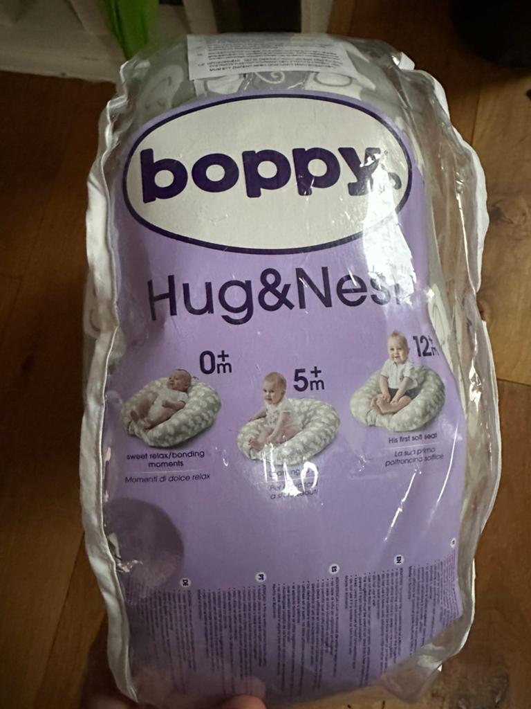 Boppy Hug&Nest Babyzitje/Ligkussen - Zo goed als nieuw, Ophalen, Zo goed als nieuw