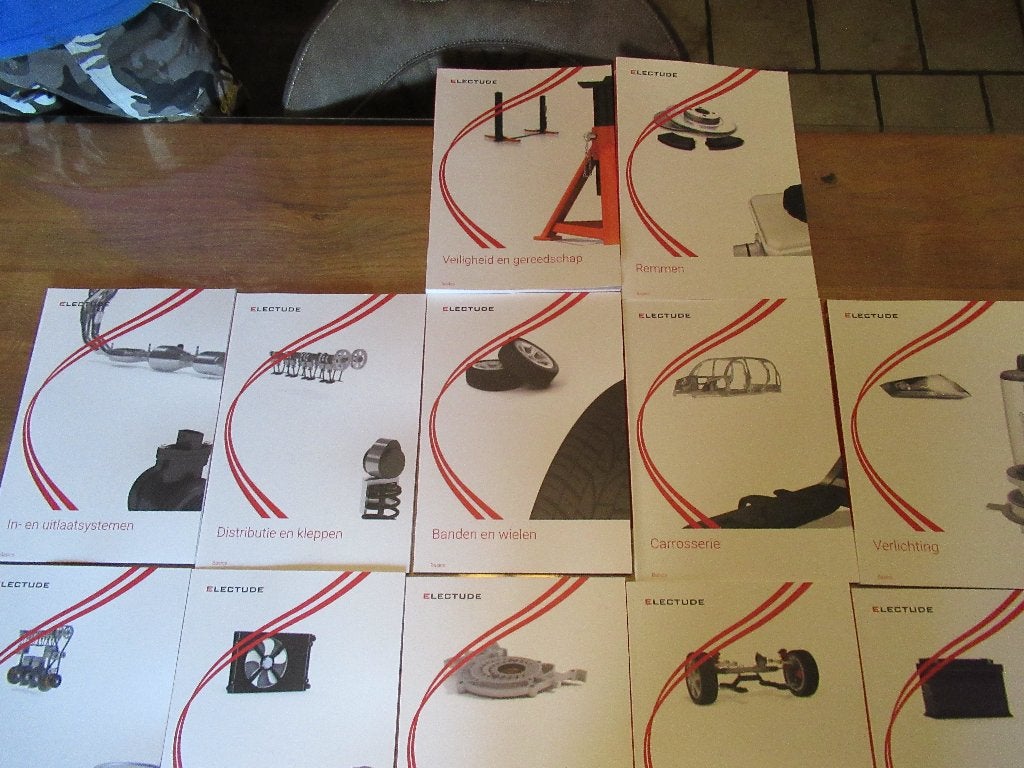 Autotechniek electude classroom basics niveau 2 leerjaar 1, Boeken, Schoolboeken, Ophalen of Verzenden, Nieuw, Overige niveaus