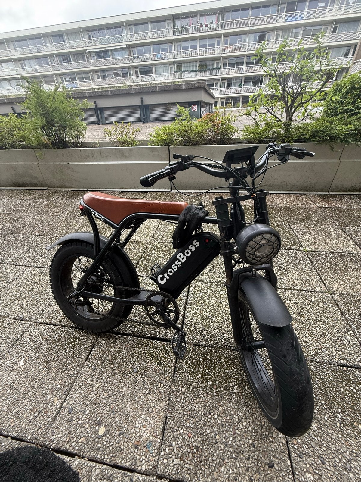 V8 CrossBoss E-bike - Scherm beschadigd, gashendel 25km, Ophalen, Gebruikt, Overige merken
