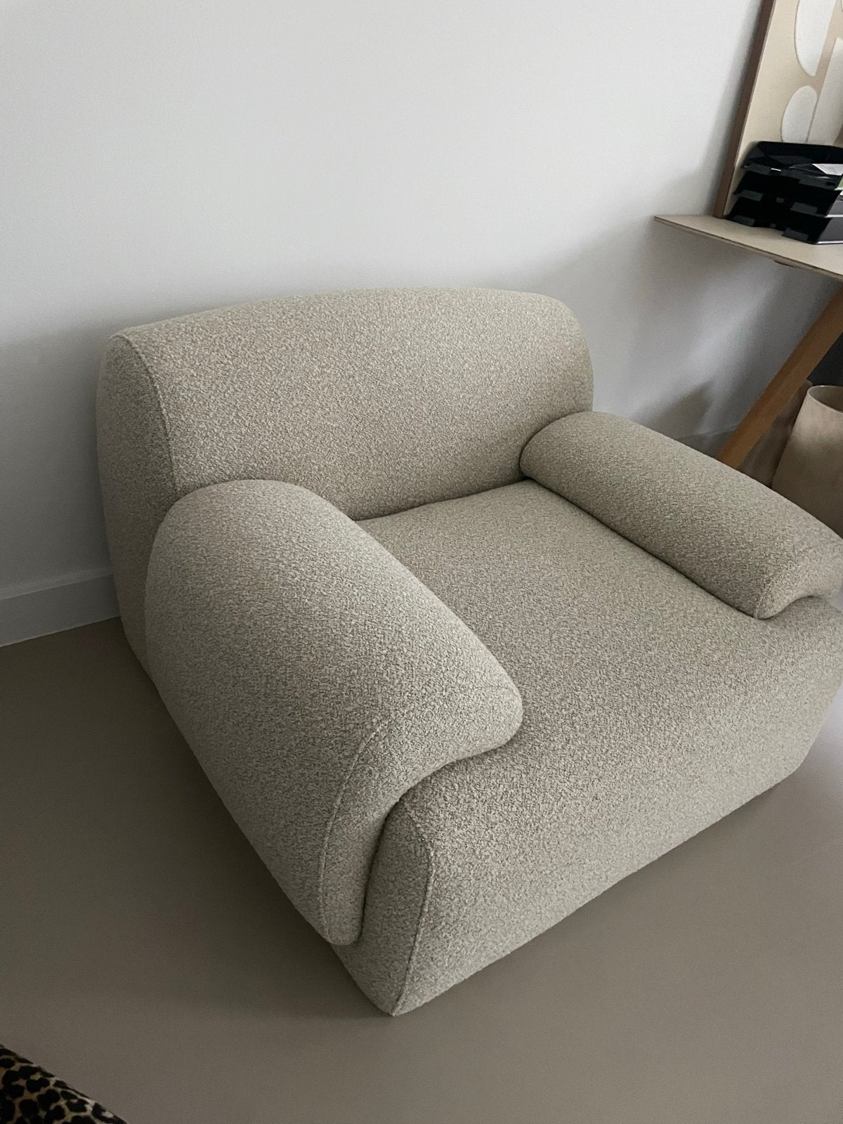 Skalum Bouclé Fauteuil - nieuw, Huis en Inrichting, Ophalen of Verzenden, Nieuw, Stof, 75 tot 100 cm