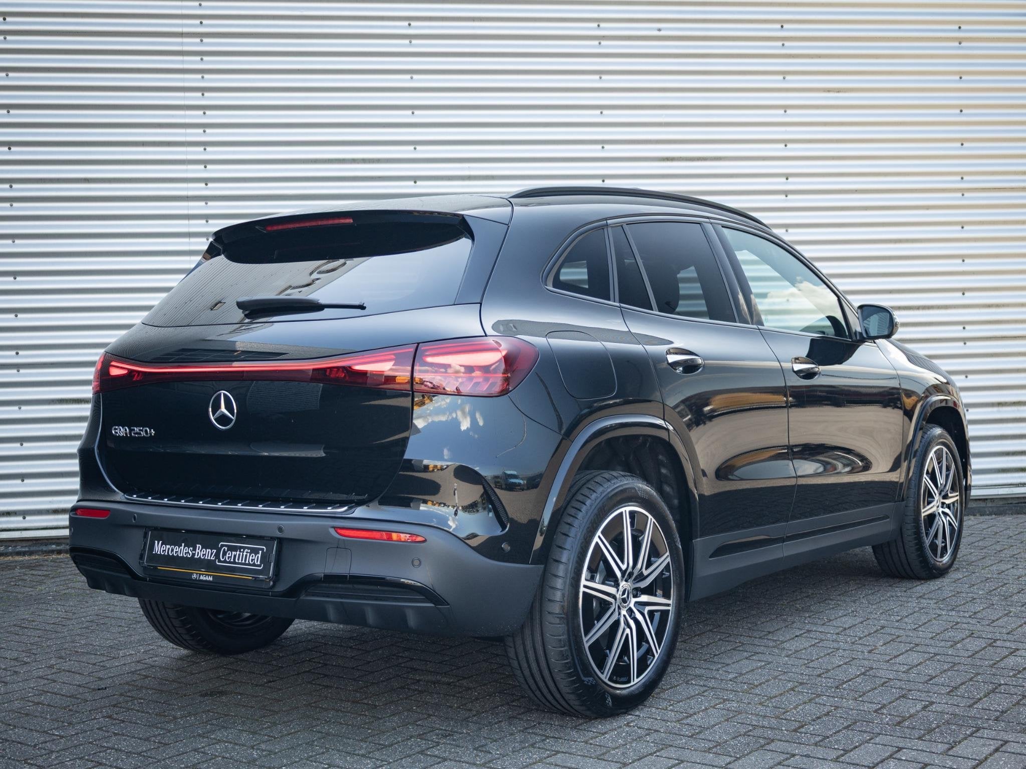Mercedes-Benz EQA 250+ Business Solution AMG 71 kWh | Panora, Automatische klimaatregeling, Zwart, 445 min, Zwart