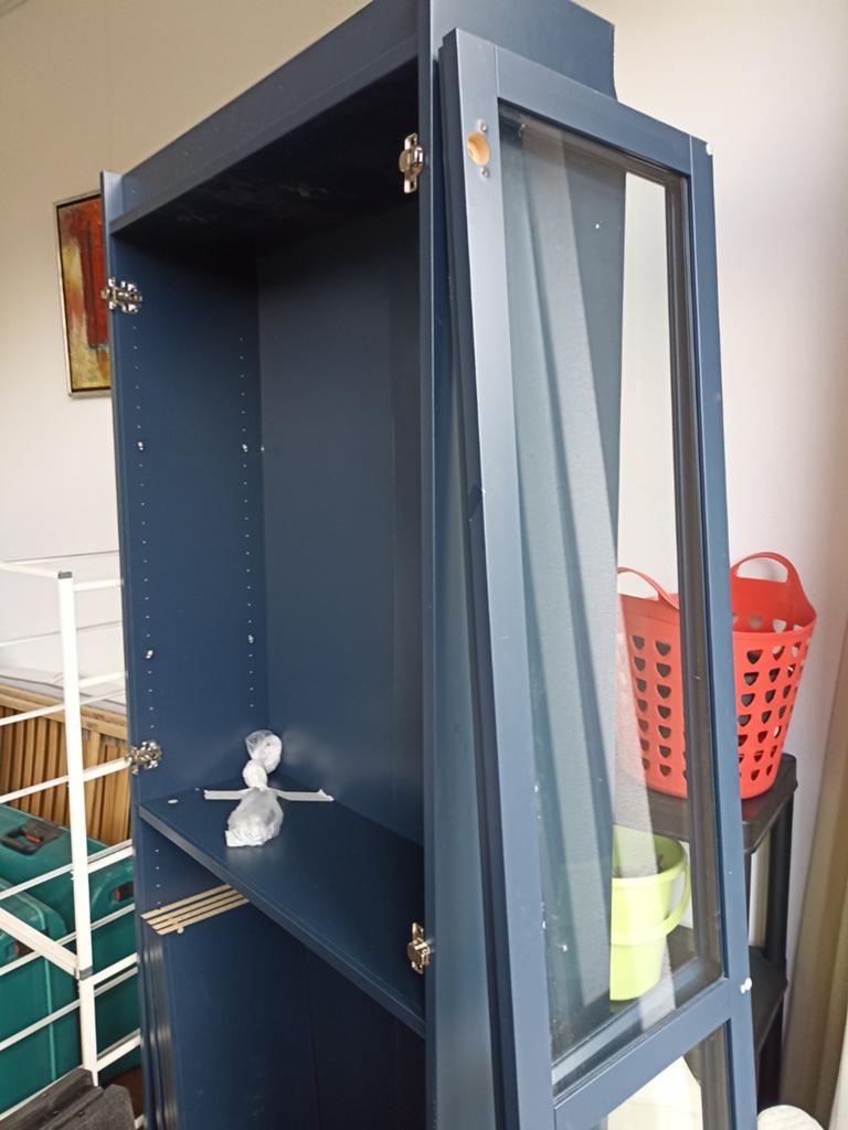 Ikea Blauwe vitrinekast met glazen deur - gedemonteerd, Ophalen, Glas, 50 tot 100 cm, Modern