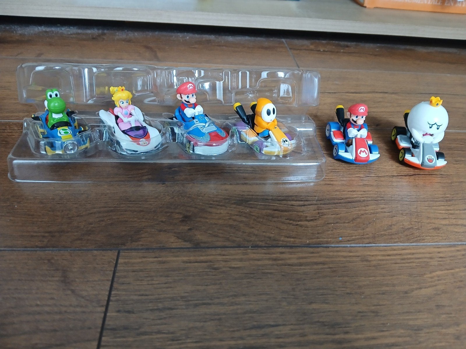 Hot Wheels Mario Kart Rainbow Road Racebaan met 6 auto's, Ophalen, Zo goed als nieuw, Hot Wheels