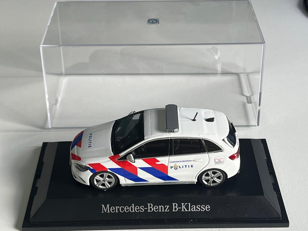 Politie Police Mercedes Benz B klasse, Hobby en Vrije tijd, Modelauto's | 1:43, Ophalen of Verzenden, Nieuw, Auto, Overige merken