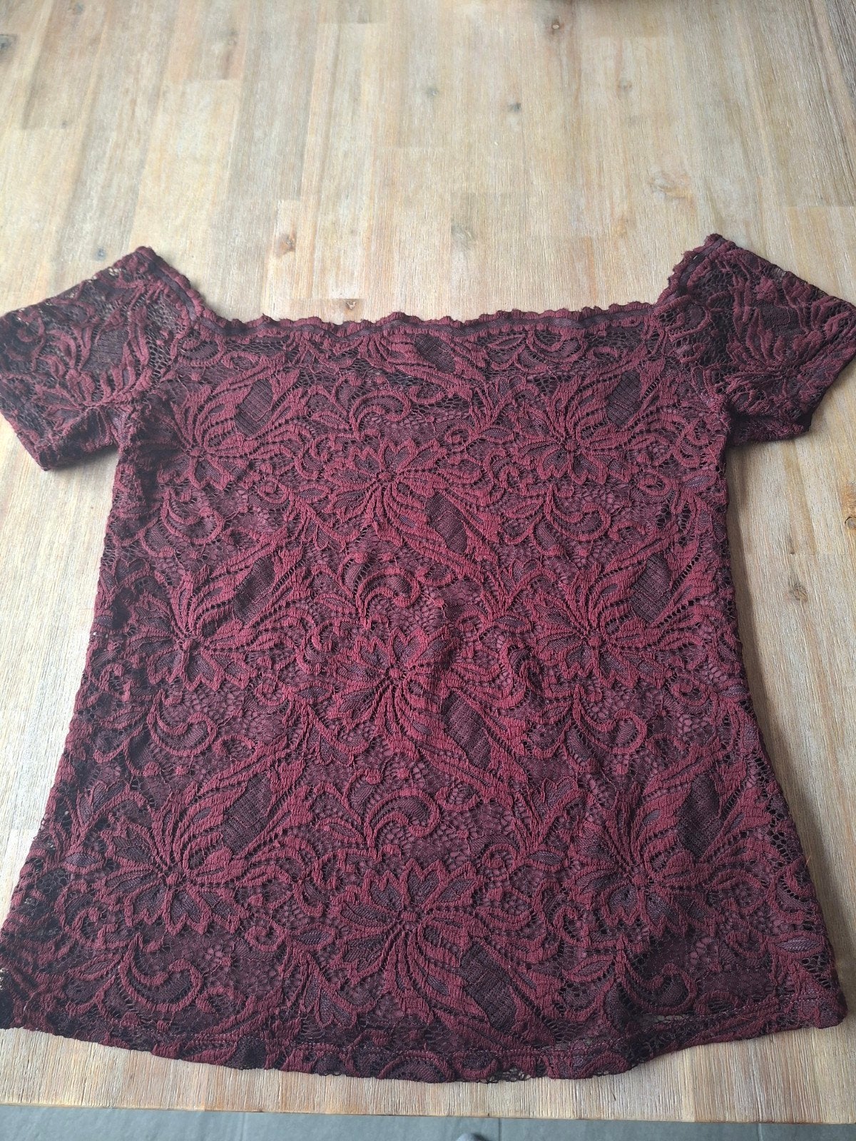 Bordeaux rode kanten top off shoulder maat L, Maat 42/44 (L), Ophalen of Verzenden, Zo goed als nieuw, Zonder mouw