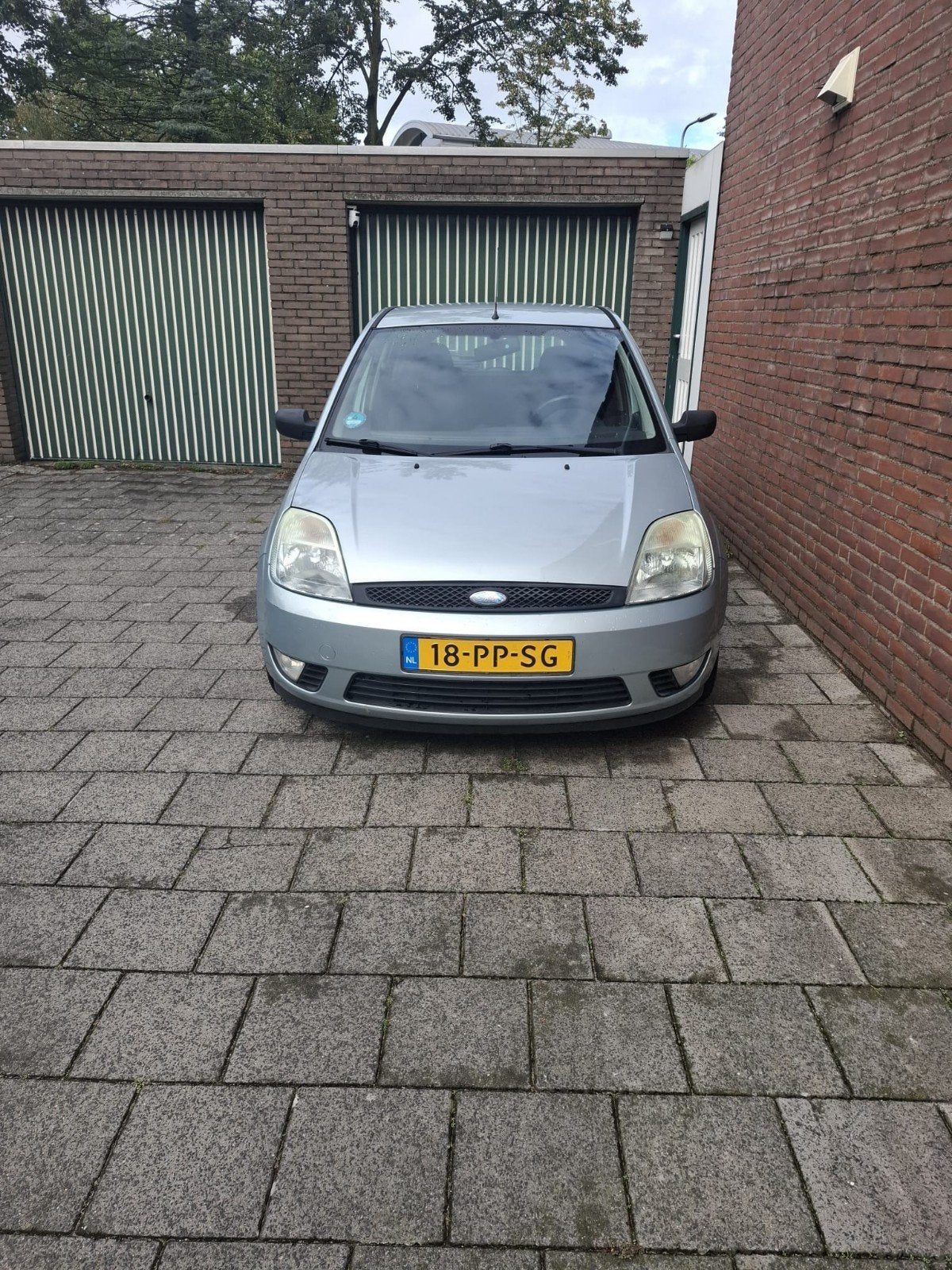 Ford Fiësta 1.3 8V 5DR 2004 Groen, Auto's, 1299 cc, 40 €/maand, 4 cilinders, Origineel Nederlands