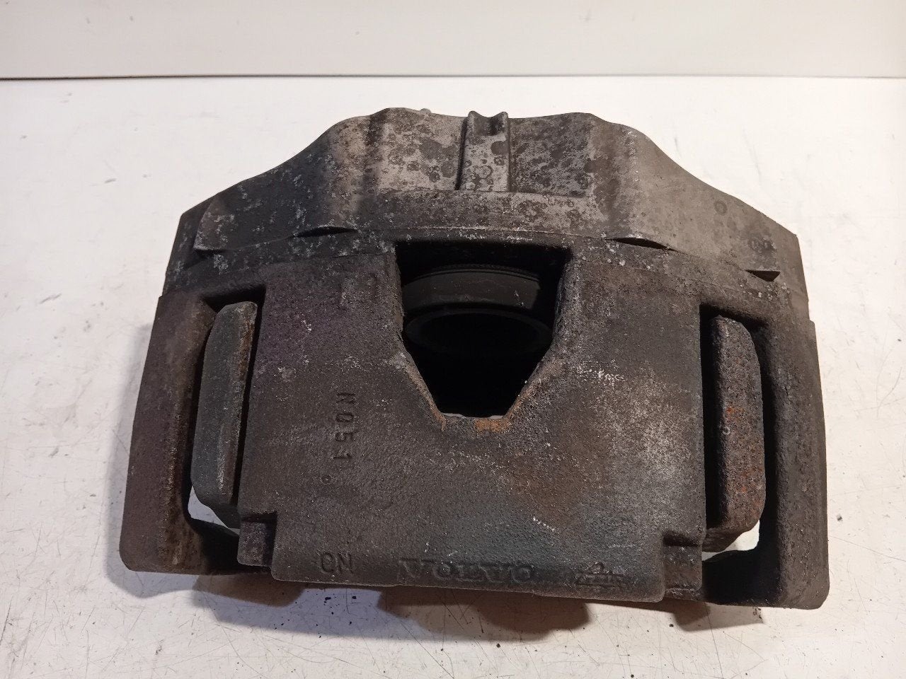 Remklauw rechts voor Volvo XC90, Onderdelen@venauto.nl, Van der Ven Autorecycling B.V., Gebruikt, Ettenseweg 76, 4706 PB Roosendaal, The Netherlands