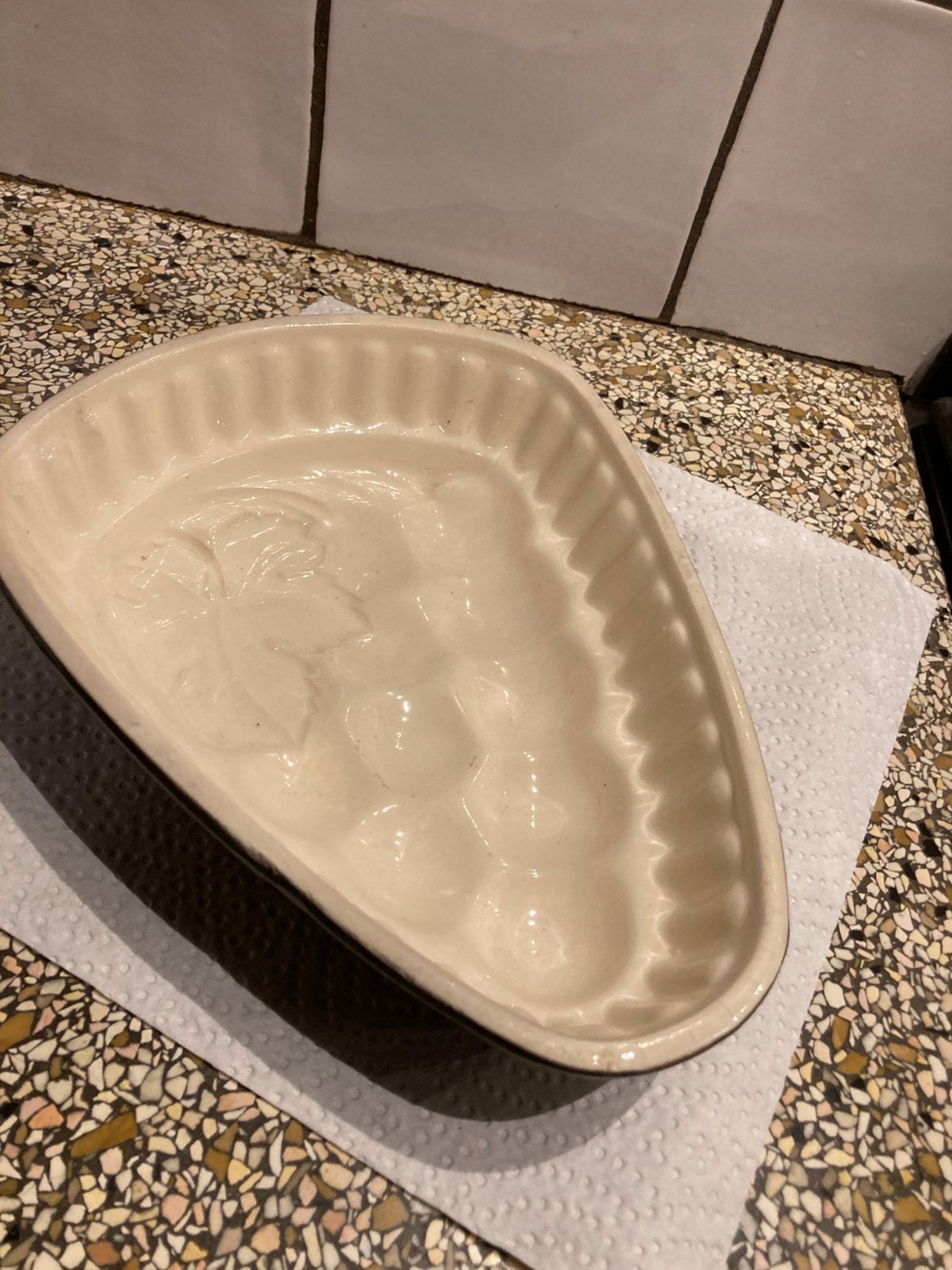 Oude puddingvorm zwart druiven, Ophalen of Verzenden