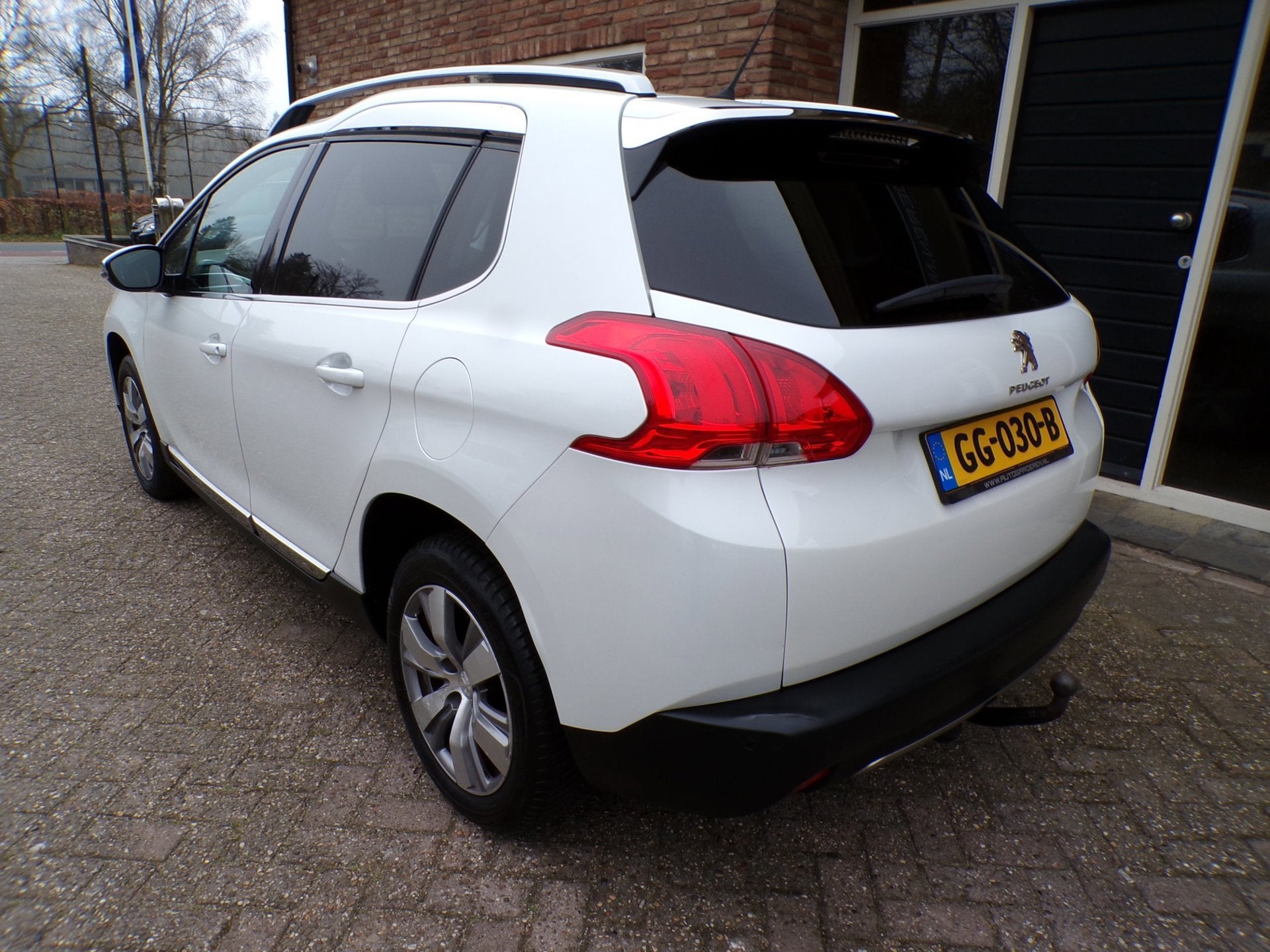 Peugeot 2008 1.6 VTi Allure Automaat / Navi / Clima / Panora, Auto's, 15 km/l, Gebruikt, Zwart, 4 cilinders