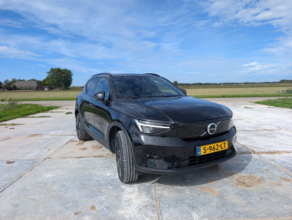 Volvo XC40 Recharge Twin Ultimate 408pk AWD 2023 Zwart, Auto's, 1800 kg, Alcantara, Zwart, Origineel Nederlands