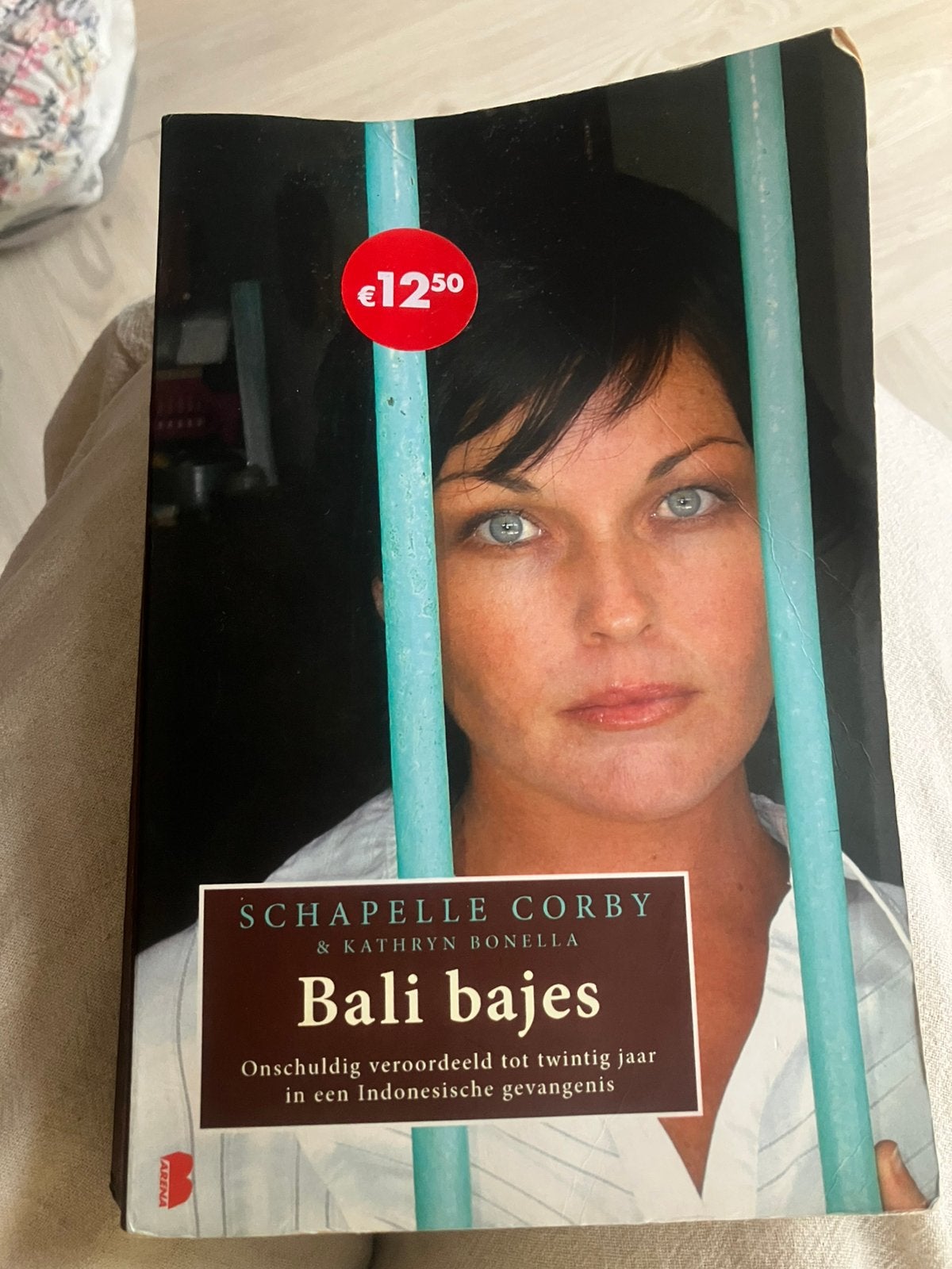 Kathryn Bonella - Bali bajes, Boeken, Literatuur, Gelezen, Ophalen of Verzenden