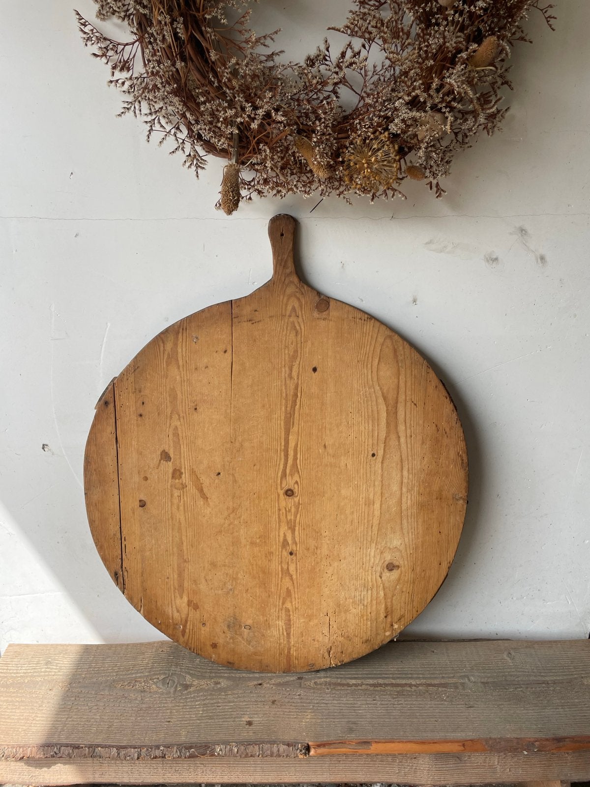 Decoratieve oude ronde broodplank, Ophalen