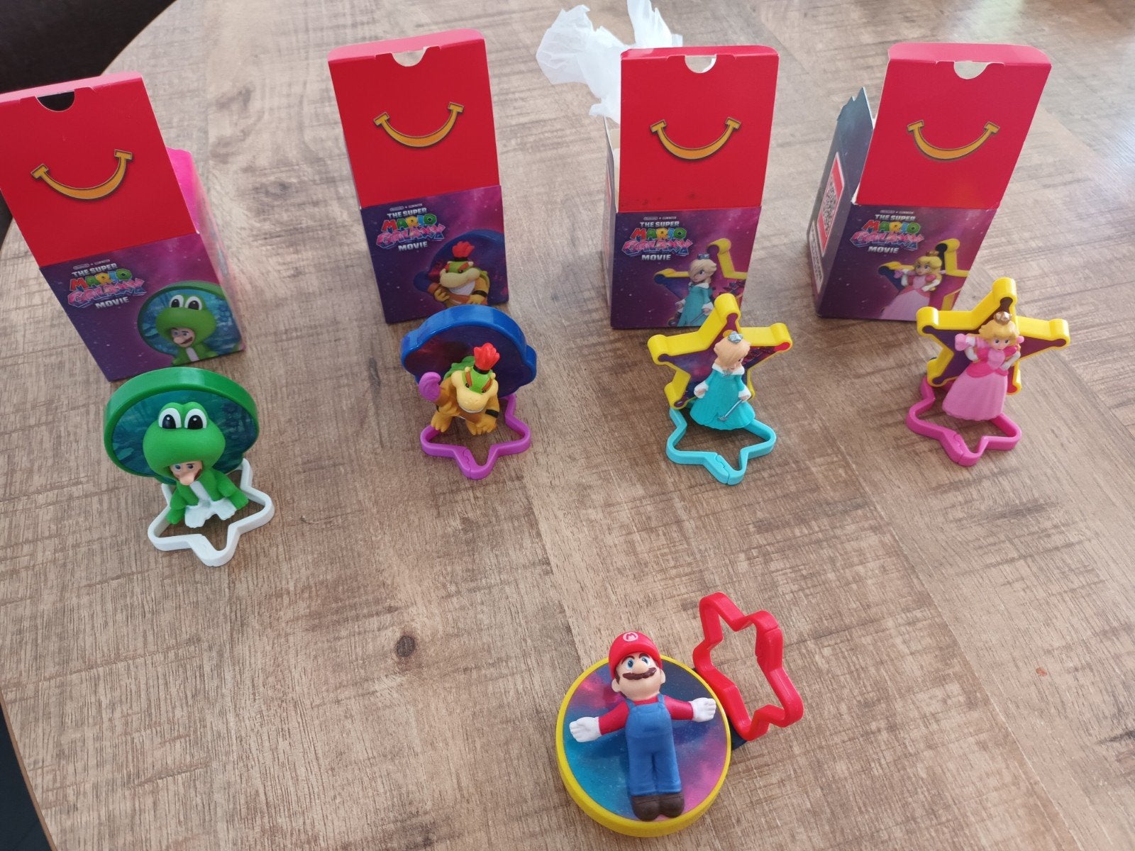 5 stuks Mario Galaxy Movie
Van Mac Donalds 

Een is zonder d, Ophalen of Verzenden