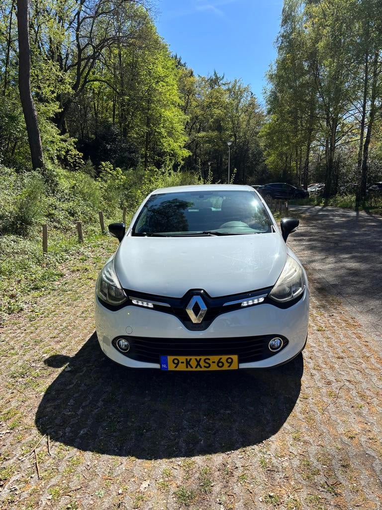 Renault Clio 0.9 TCE 66KW 5-DRS 2013 Wit 116.641 km, Auto's, Voorwielaandrijving, 898 cc, 40 €/maand, 540 kg
