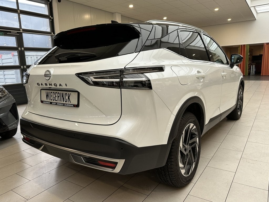 Nissan QASHQAI 1.3 MHEV X N-Connect [ STUUR VERWARMING I ELE, Auto's, Automaat, 12 maanden, Stof, Wit