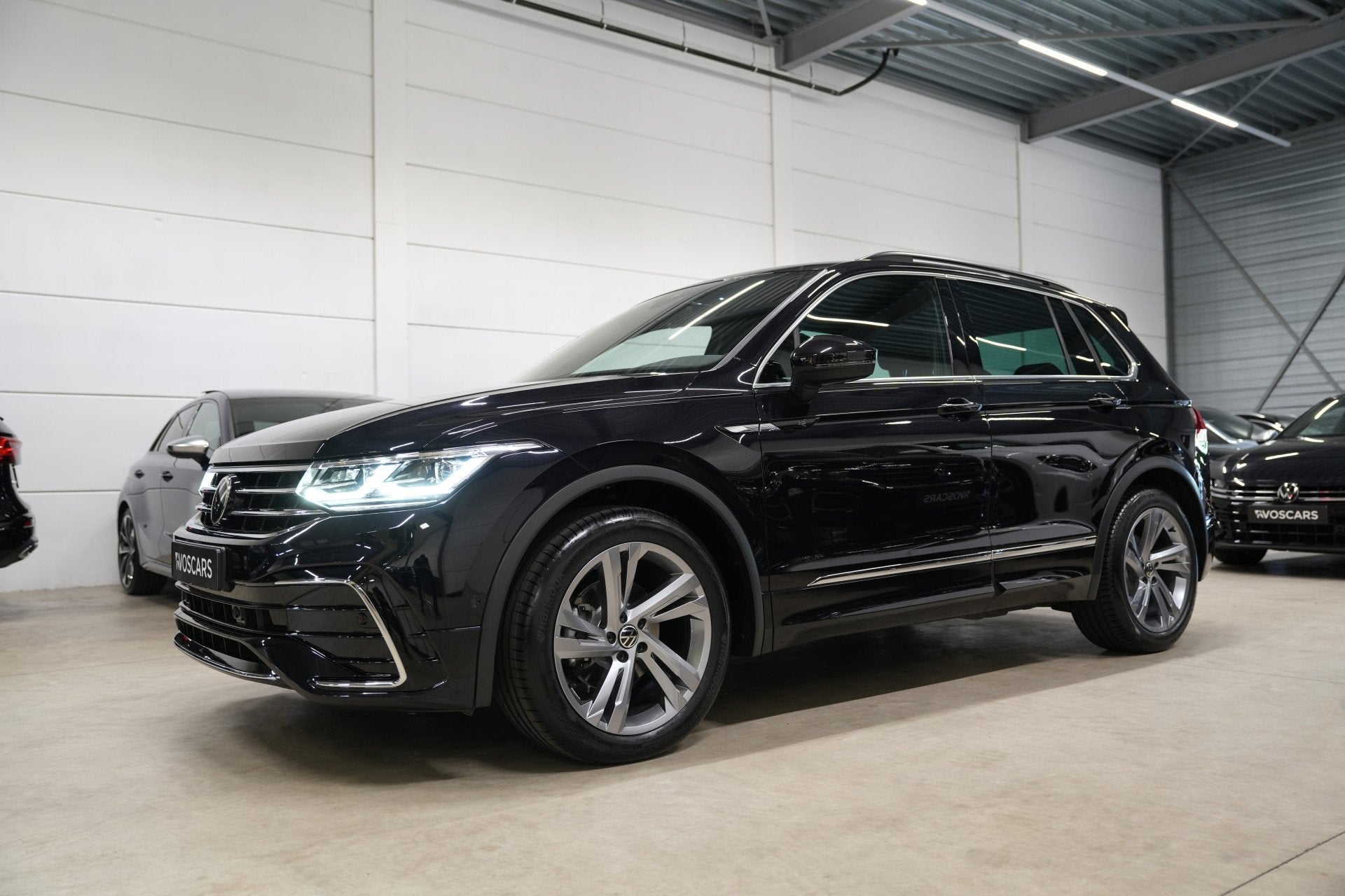 Volkswagen Tiguan 1.5 TSI R-Line * Trekhaak - IQ Light - Vir, Dealer onderhouden, 15 km/l, 4 cilinders, Leder en Stof