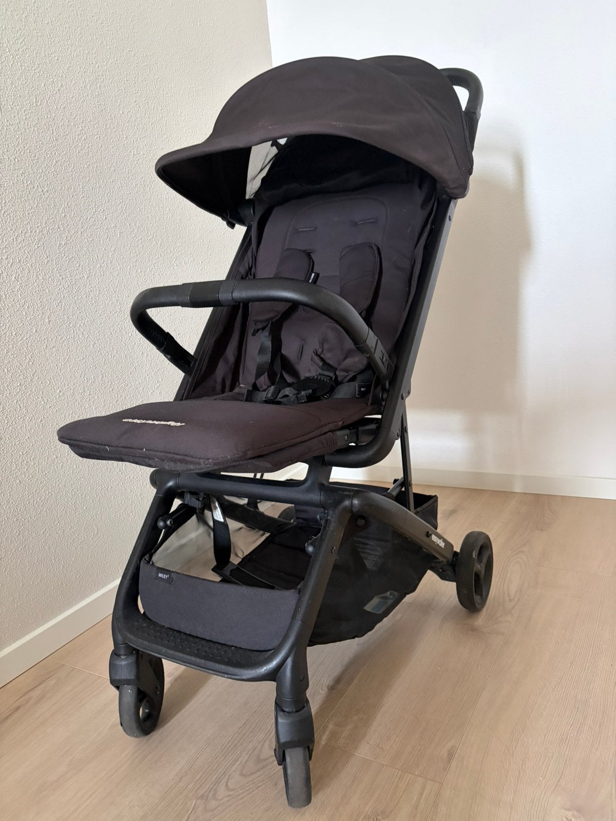 Easywalker buggy MILEY2 met regenhoes,ongebruikt bekerhouder, Kinderen en Baby's, Buggy's, Ophalen of Verzenden, Zo goed als nieuw