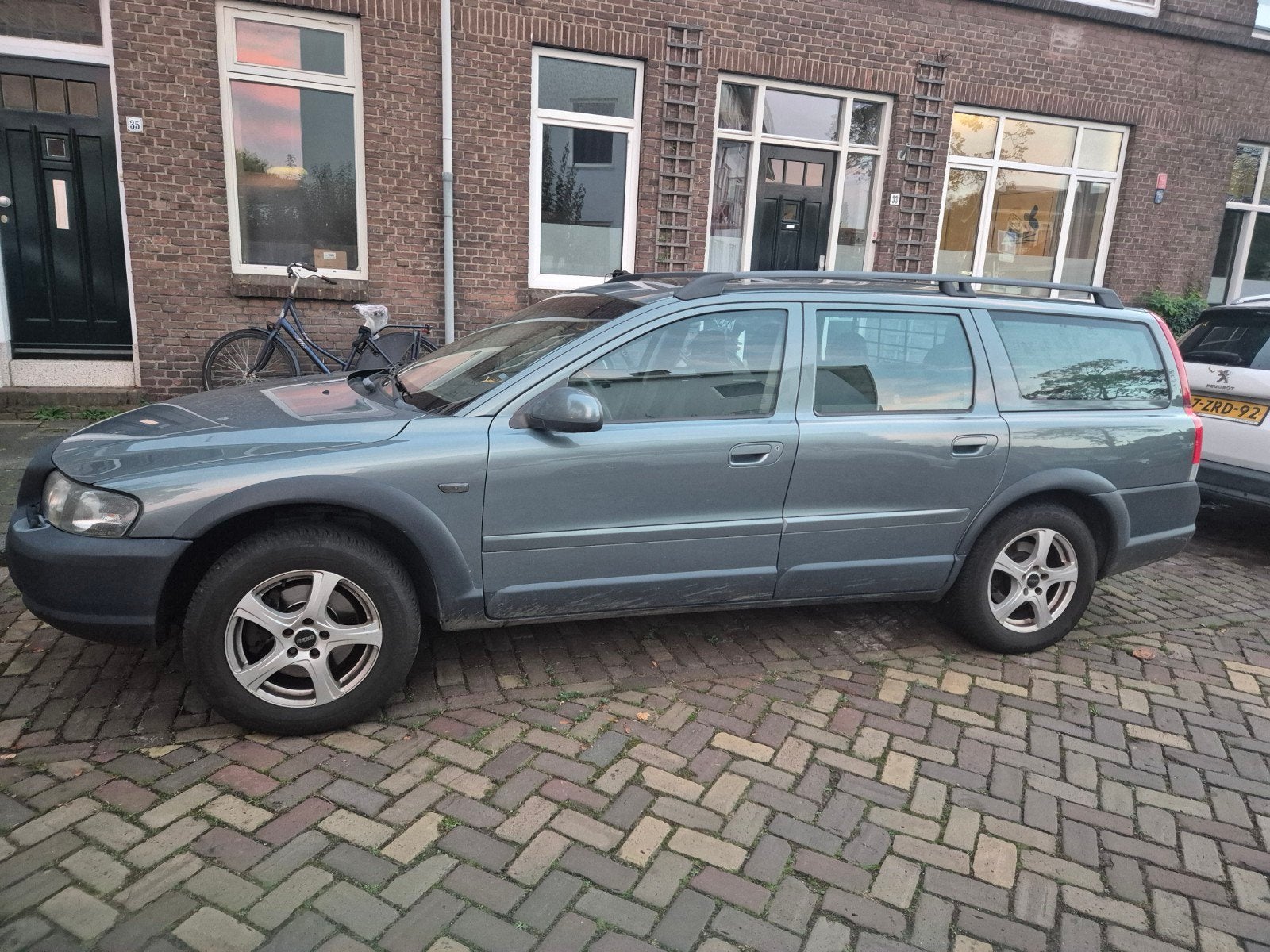 Volvo V70 2.4 T XC 4WD AUT 2001 Groen, Auto's, Automaat, 1800 kg, 1657 kg, Stationwagon