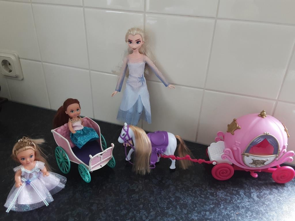 Setje met barbies Nu €6,50 compleet, Ophalen of Verzenden, Zo goed als nieuw, Barbie