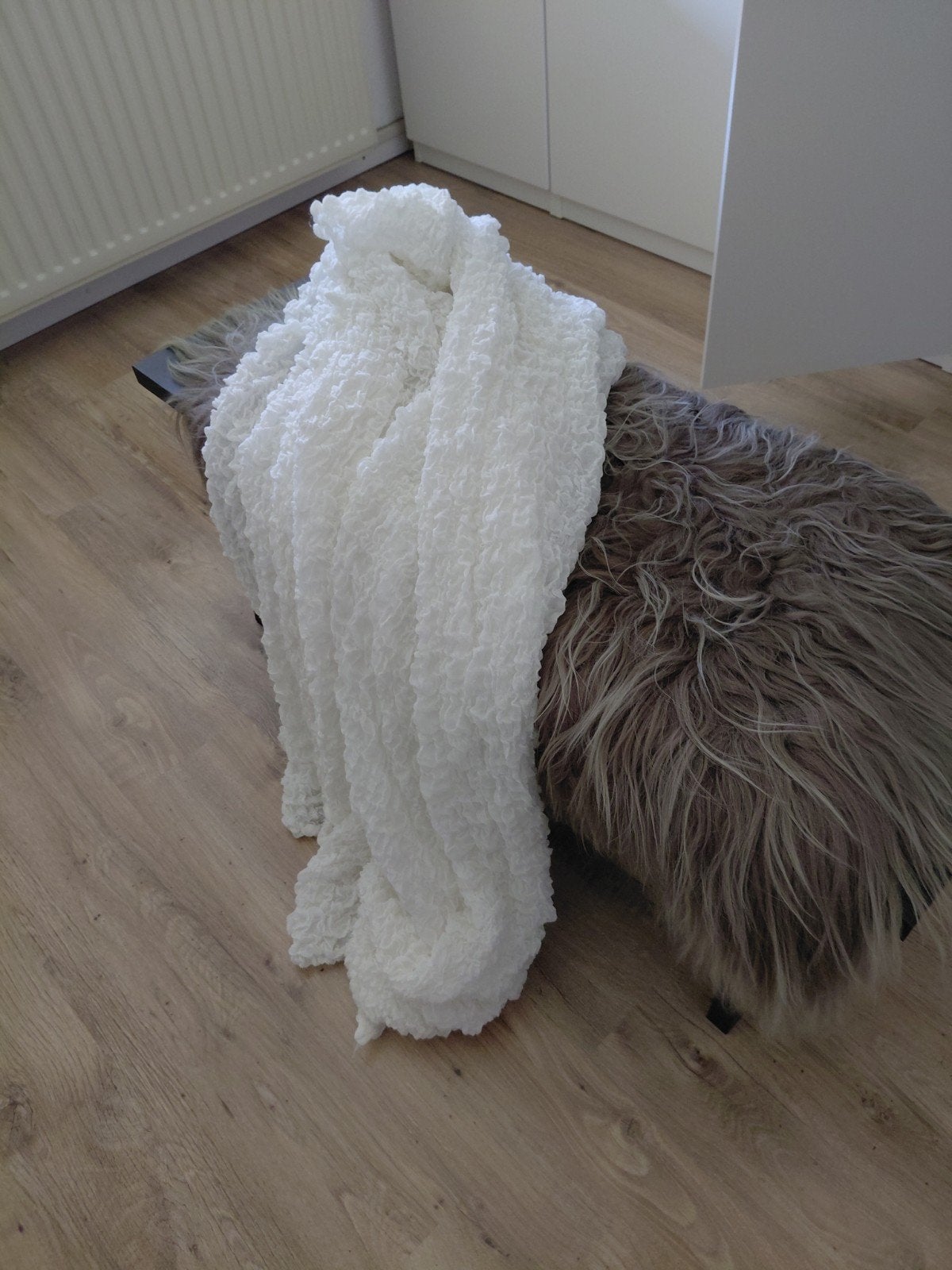 witte decoratiesprei/ bedsprei, Ophalen