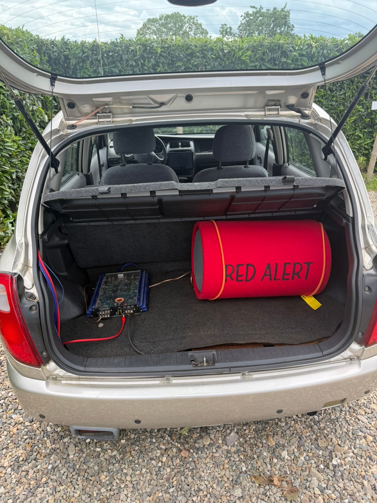 Subwoofer + versterker tekoop, Ophalen, Zo goed als nieuw, 120 watt of meer, Overige merken