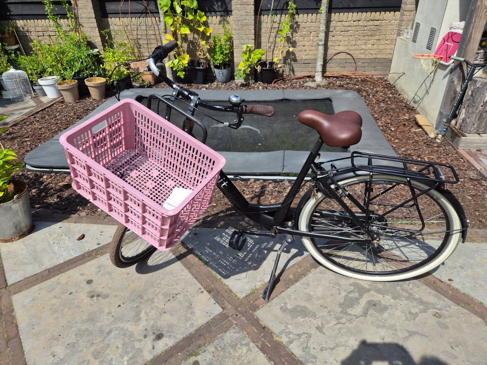 Spirit damesfiets met voordrager en roze mand, Fietsen en Brommers, Fietsen | Dames | Damesfietsen, Gebruikt, Velgrem, Versnellingen