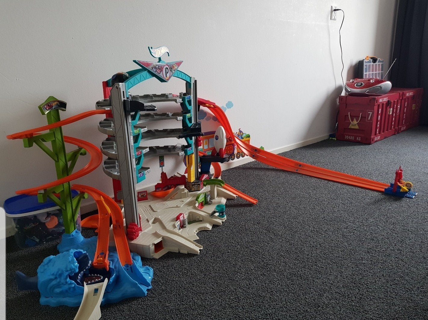 Hotwheels garage, 4 laags, liften, tankstation,lampjes, gelu, Kinderen en Baby's, Speelgoed | Racebanen, Ophalen, Racebaan, Zelf te bouwen