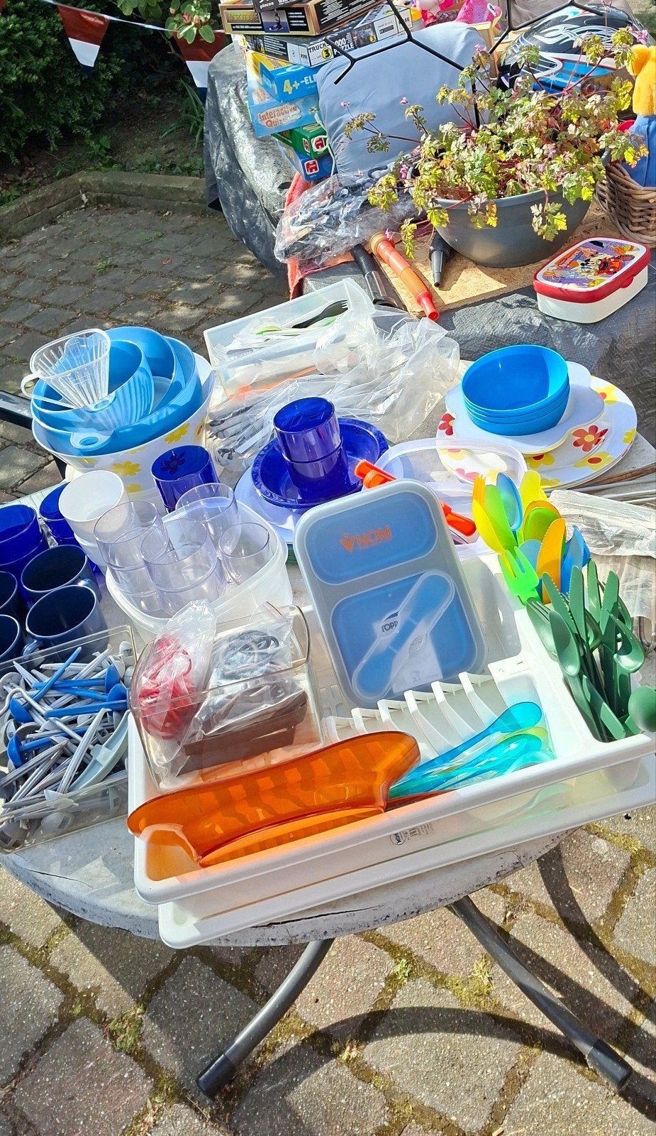kampeerspullen druiprek servies bestek schalen waterkan etc, Caravans en Kamperen, Ophalen