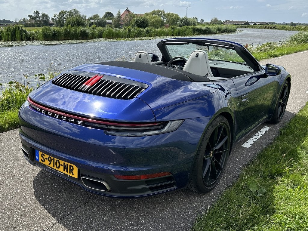 Porsche 911 Carrera 4 Cabrio 992 PDK 385pk Sportuitlaat zgan, Auto's, Automaat, Dealer onderhouden, Cabriolet, 2981 cc