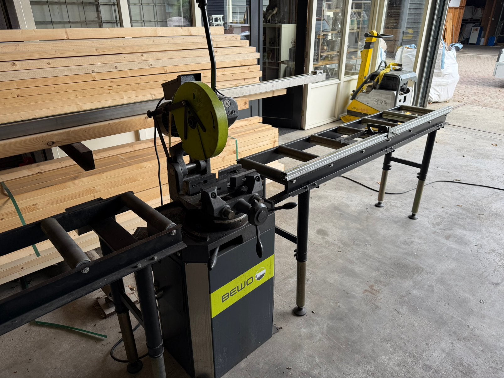 Bewo zaagmachine 315 LT (2019) incl rollenbaan, Ophalen, Gebruikt, 70 mm of meer, Afkortzaag
