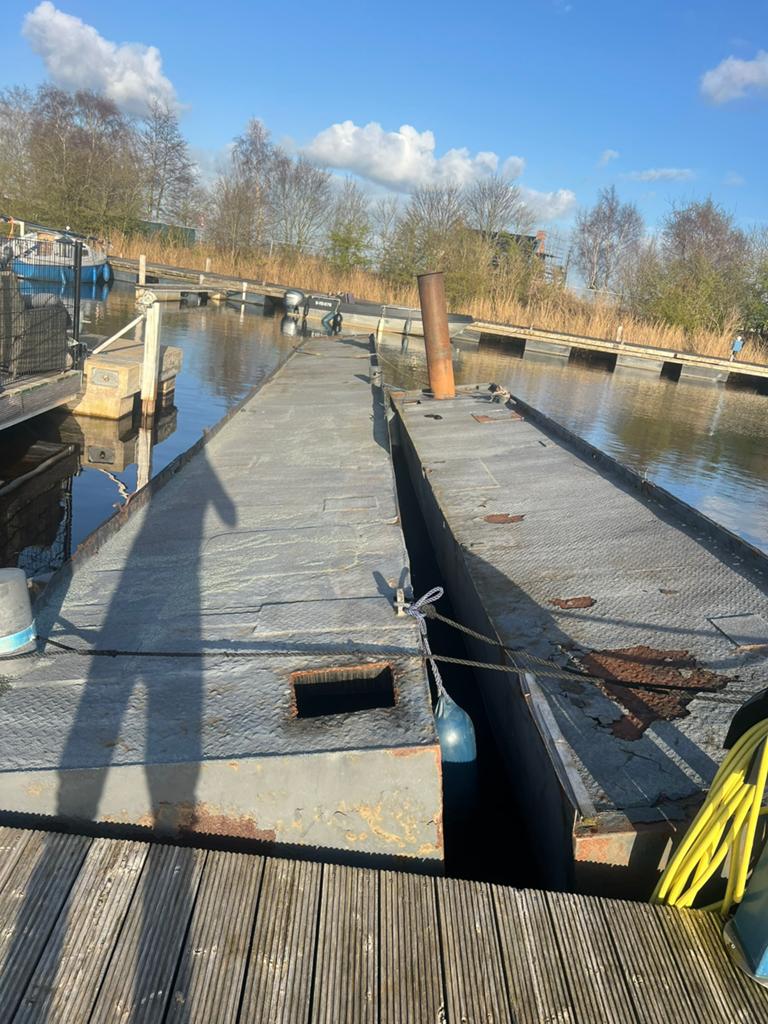 2 Grote Stalen pontons steigers incl spudpalen! 9 en 16 mtr!, Ophalen, Gebruikt