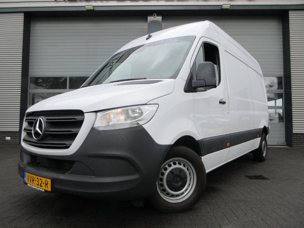 Mercedes-Benz Sprinter 215 CDI L2H2 Airco, Camera, Navigatie, Gebruikt, Euro 6, 150 pk, Wit