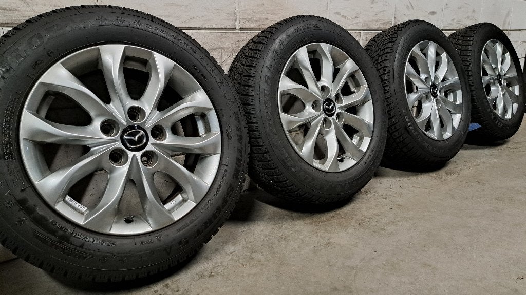 Winterbanden Mazda 3 5 6 i30 Ioniq Ceed Venga 205/60/16, Gebruikt, 16 inch, Banden en Velgen, Personenwagen