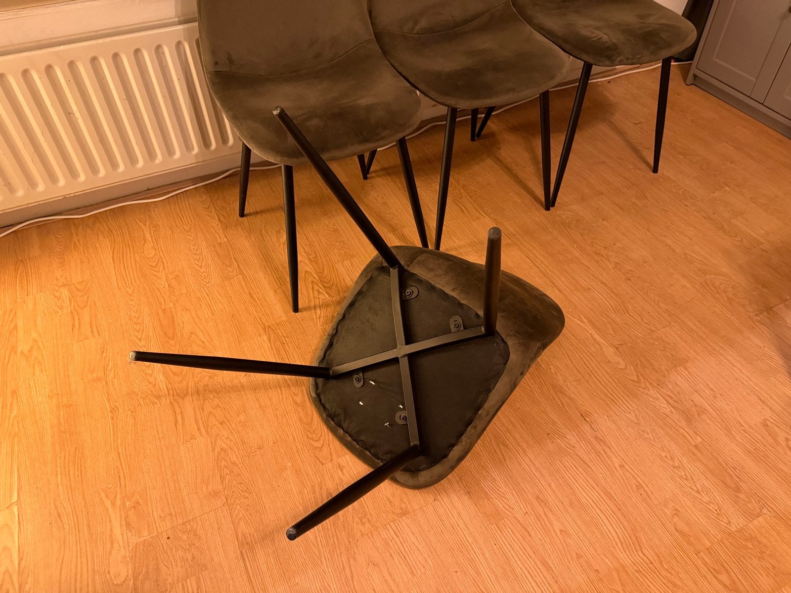 Foto 6 van Uitschuifbare eettafel met 4 stoelen